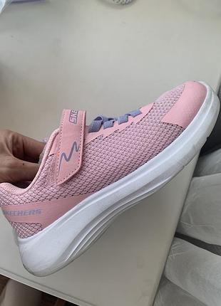 Кроссовки на девочку