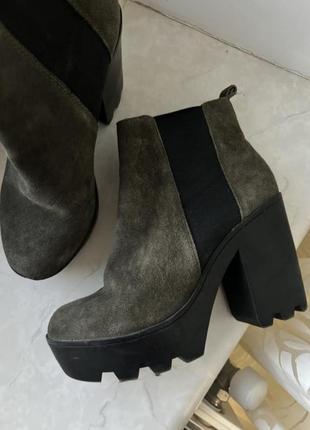 Натуральные замшевые сапоги zara