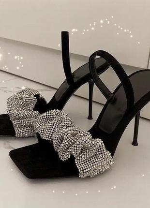Босоножки в стиле alexander wang камные стразы