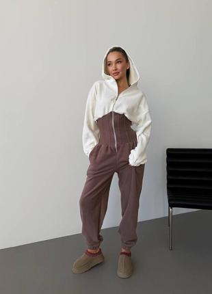 Женский комбинезон 🔥
красиво подчеркивает талию,теплый, удобный
на замочку,з капюшоном.