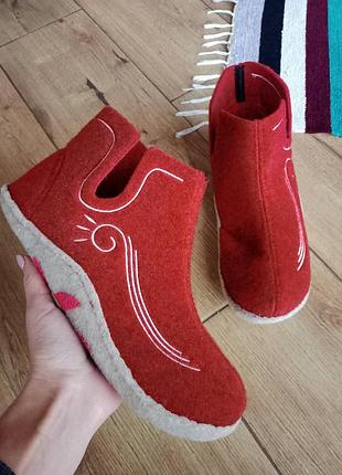 Классные паркетные тапочки сапоги inblu