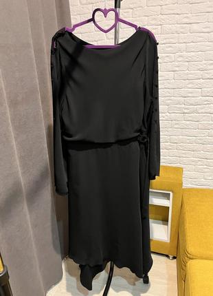 Довга вечірня чорна сукня