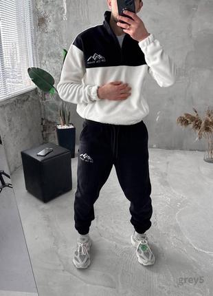 Спортивный костюм