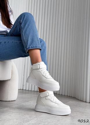 Кроссовки высокие