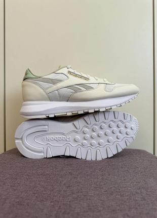 Кросівки жіночі Fiberglass reebok