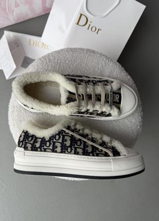 Кеды с натуральным мехом овчина в стиле диор dior platform sneakers deep blue fur