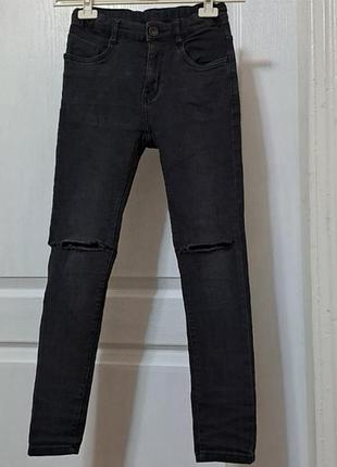 Zara boys   джинсы чёрные - стрейч,  рваные.