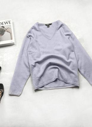 Брендовый свитерок dkny нежно-лавандового цвета с порезами внизу на планочке