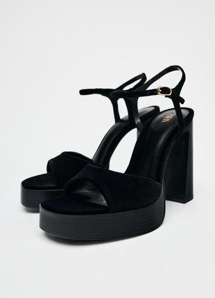 Zara бархатные босоножки на платформе