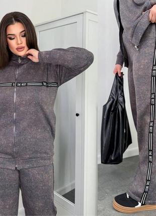 Женский костюм