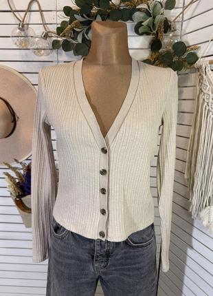 Женская кофта с пуговицами