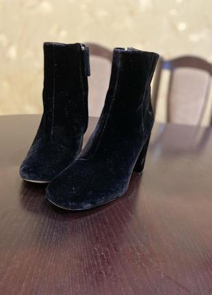 Велюрові ботильйони clarks