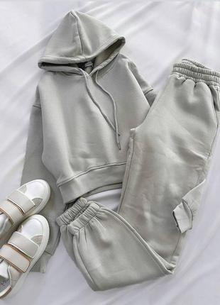 Женский спортивный костюм