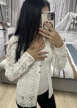 Кофта в’язана крючком
