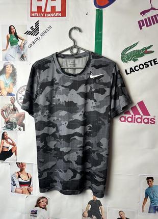 Оригинальная спортивная футболка nike