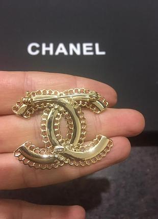 Брошка chanel 4
