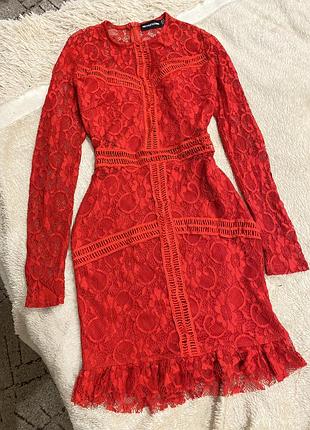 Нарядна вечірня мереживна сукня