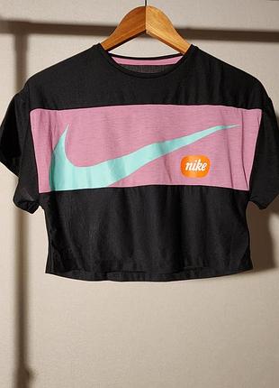 Брендовая стильная спортивная укороченная женская футболка nike
