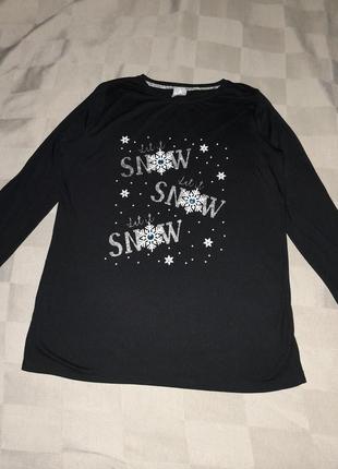 Лонгслив тонкий. с новогодним принтом. размер л