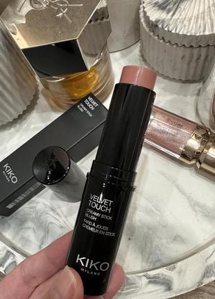 Румяна Kiko milano days in bloom liquid blush румяна 02 peach flowers