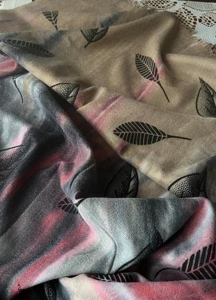 Интересный теплый мягкий палантин в листья3 фото