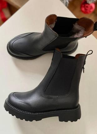 Зимние ботинки челси из натуральной кожи черные женские