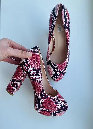 Жіночі туфлі