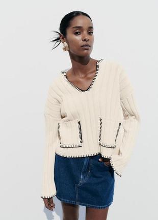 Молочный свитер с контрастными швами из хлопка zara