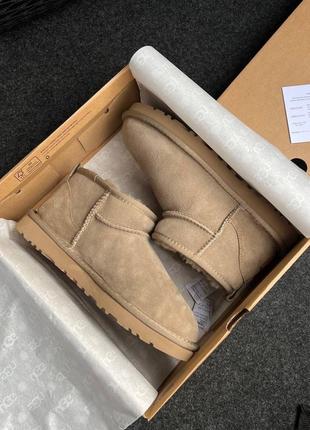 Женские коротенькие угги