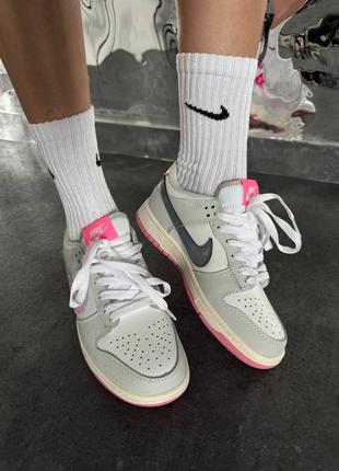 Жіночі кросівки nike sb dunk low light grey pink найк данк рожевого з сірим кольорів