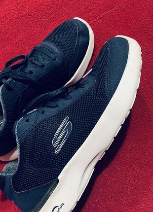 Суреровые кроссы skechers