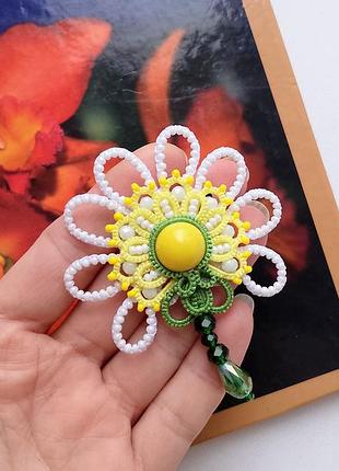 Кружевная брошь цветок ромашка в технике фриволете
