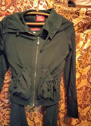 Очень красивый качественный костюм