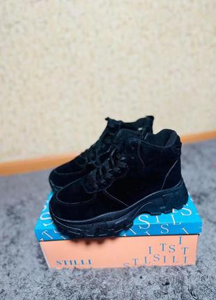 Женские кроссовки зимние