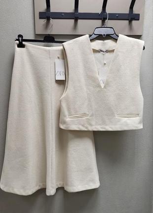 Костюм, комплект юбка миди и жилет от zara - m - экрю