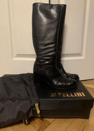 Продам високі шкіряні чоботи fellini