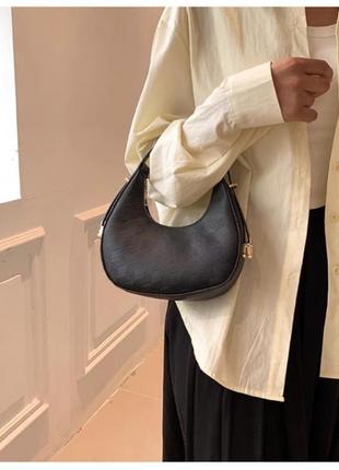 Сумочка полумесяц черная