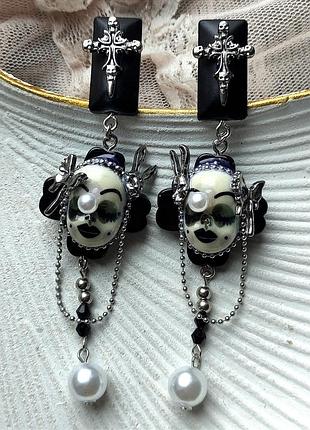 Сережки irresistible jewelry в готичному стилі( панк)