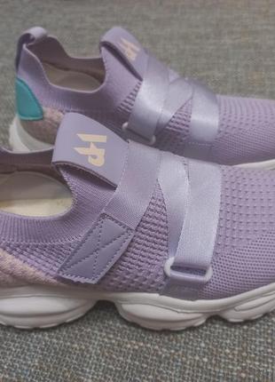 Модные кроссовки для девочки