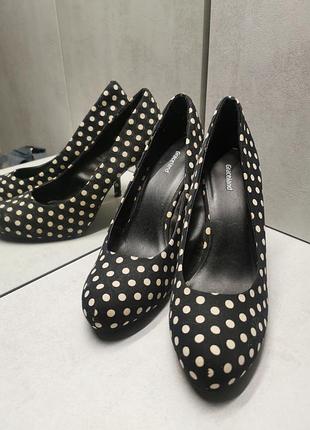 Туфли женские в горошинки