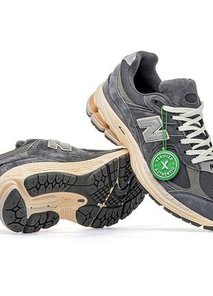 ⭐️new balance 2002r dark grey cream