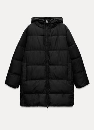 Черная зимняя удлиненная женская куртка zara