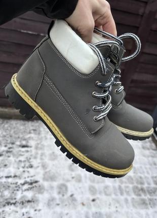 Демисезонные ботинки  внутри текстиль  37 размер 24 см стелька