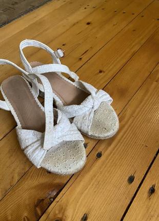 Сандалии