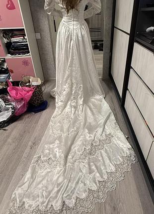 Весільна бальна сукня атласна сукня 70-90х вінтажне плаття весільне шлейф ретро сукня