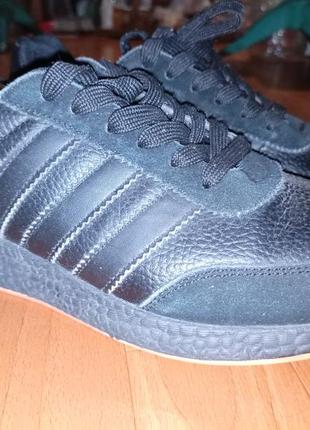 Адидас кроссовки 42 г.