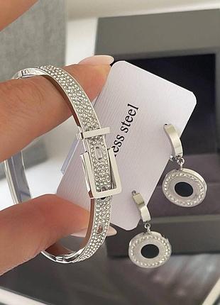 Набор медсталь родий, серьги римские цифры у камешков черный круг, браслет пряжка ремешок дорожка камешков