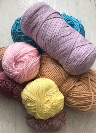 Набор разноцветных нитей в остаток