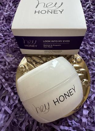 Відновлювальна й антивікова нічна маска для догляду за шкірою навколо очей з ретинолом hey honey look into my eyes — retinol and propolis eye mask