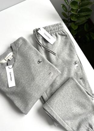 Костюм мужской от известного бренда calvin klein оригинал